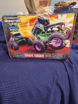 Monster Jam Smash & Bash Grave Digger remote control monster truck in a 1:15 scale.
