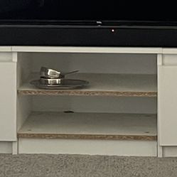 TV stand - Supports TVs upto 65”