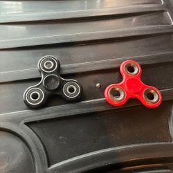 2 Fidget Spinners