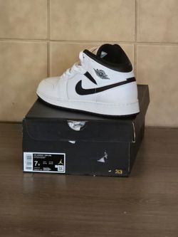 Air Jordan 1 Mid GS White Black Size 7Y