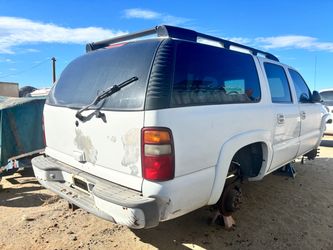 Part out Chevy Suburban 03