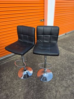 (2) Black swivel bar/counter chairs.