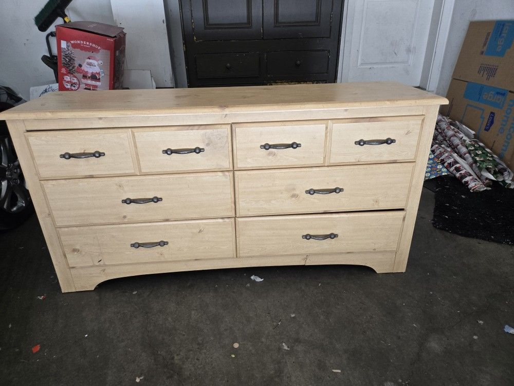 Dresser With Mirror