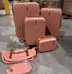 Brand New!6-Piece Luggage Set – Rose Gold ✨ Perfect set for family trips, vacations, or everyday travel! ✈️🧳