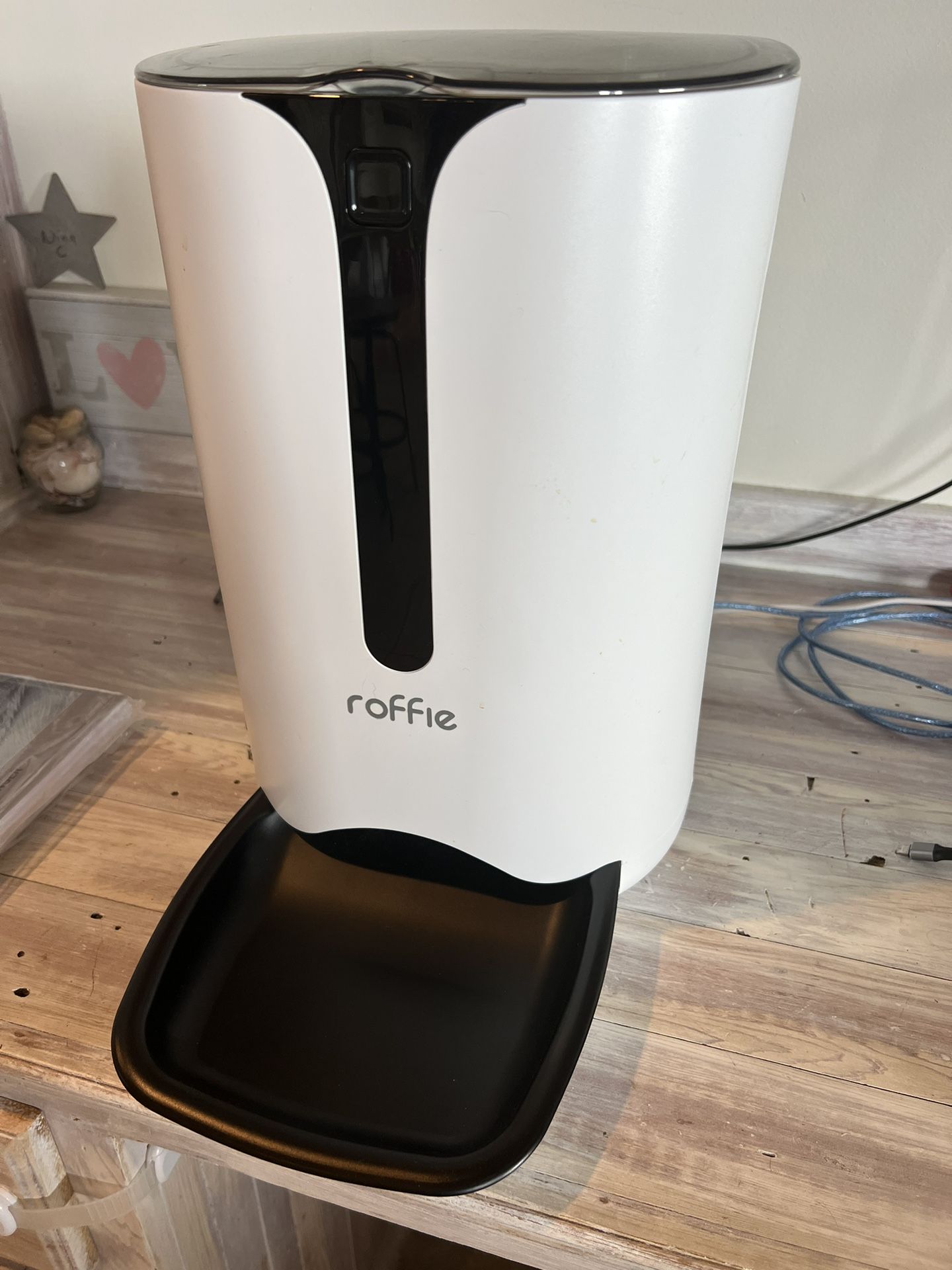Automatic Dog and Cat Food Dispenser