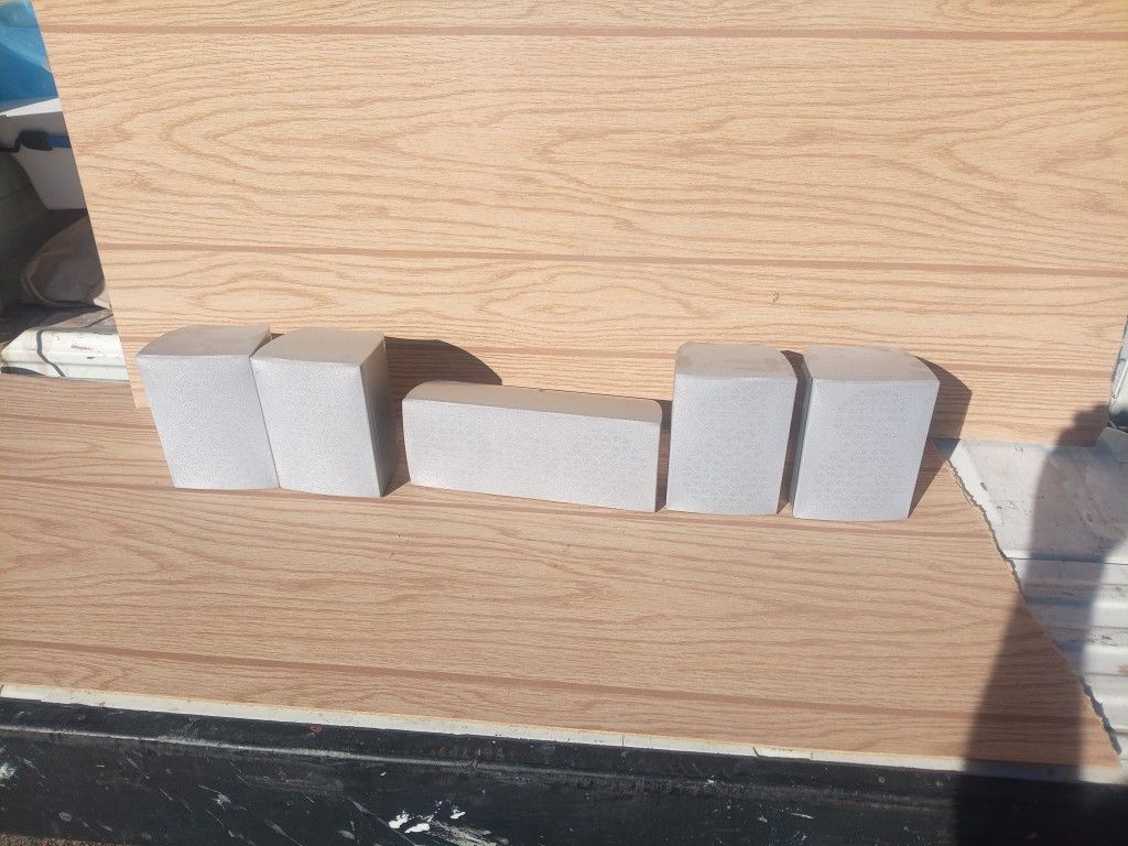 Surround Sound Speakers No Name Brand