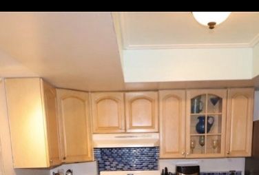 9 Wood kitchen cabinets