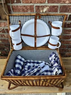 Vintage Wicker Picnic Basket