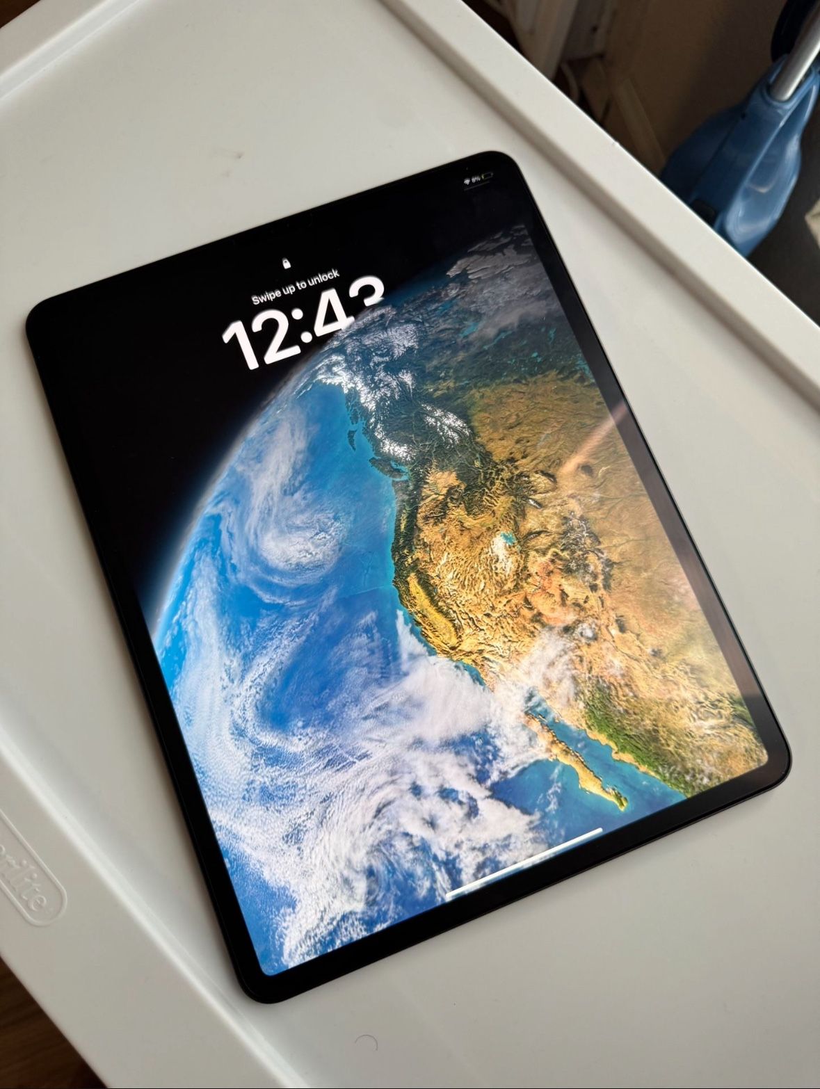 iPad Pro 12.9in + Smart Keyboard + Apple Pencil