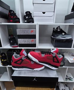Jordan 4 retro toro bravo size 9 Men