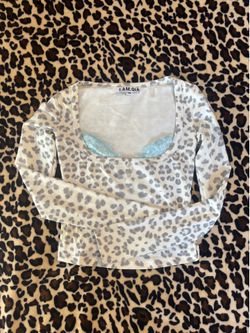 https://offerup.com/redirect/?o=SS5BTQ==.GIA leopard print crop top🤍