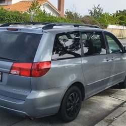 Toyota Sienna 
