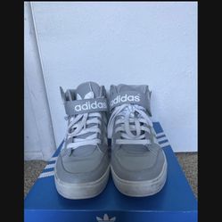 KIDS ADIDAS HARD COURT BIG TREF 2 J (SIZE 4 1/2)