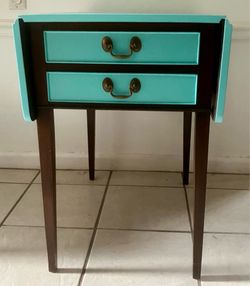 Mahogany Drop Leaf End Table w/ 2 Drawers (Henkle Harris)