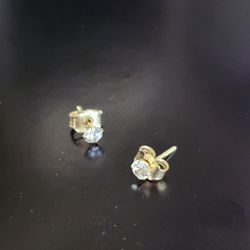 10k Gold .25 Karat Diamond Earrings