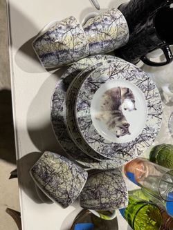 Wolf Print Dinnerware Set with Mugs