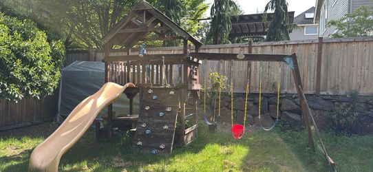 Rainbow brand swingset. Weathered but sturdy.