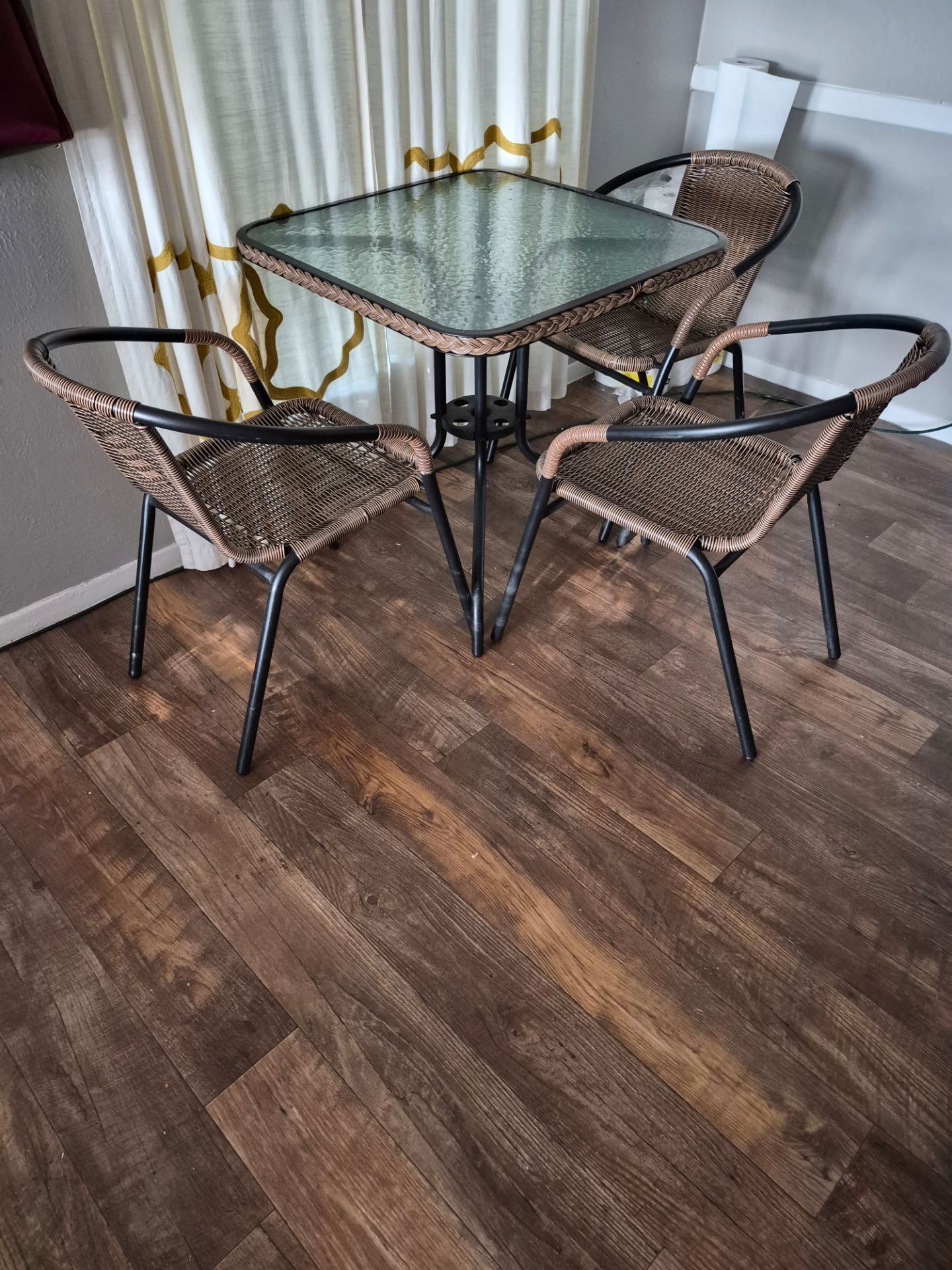 Mesa y sillas para patio