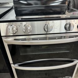 L. G. SMART. ELECTRIC DOUBLE. OVEN. RANGE. AIRFRY 30”