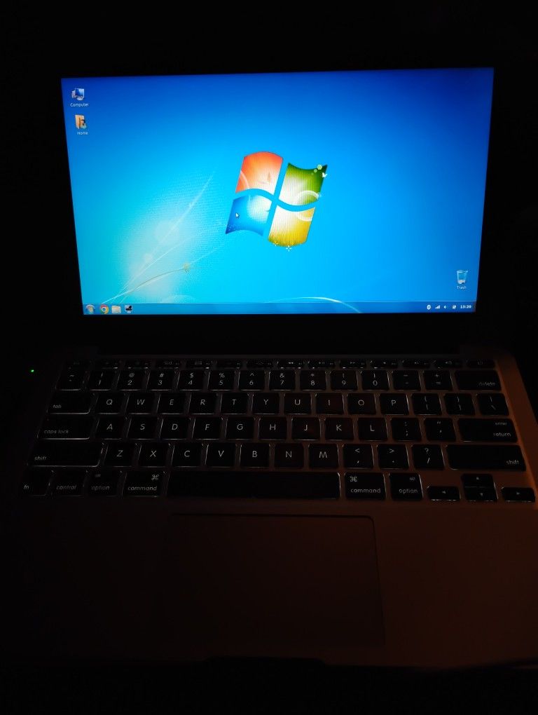 MacbookyAir Custom - Linux (Win7theme)