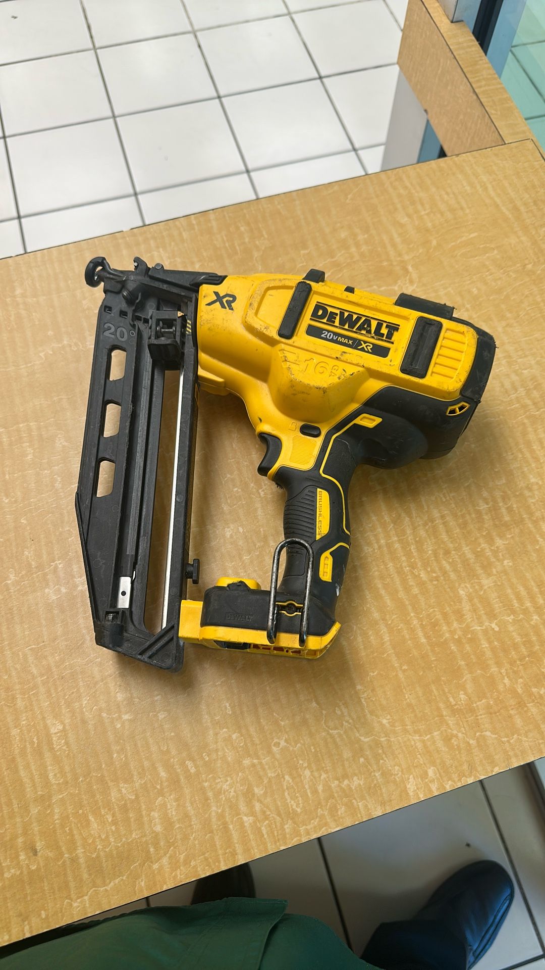 Cordless 16 Gauge Finish Nailer (Fastener Angle 20” Length 1 1/4” - 2 1/2”)