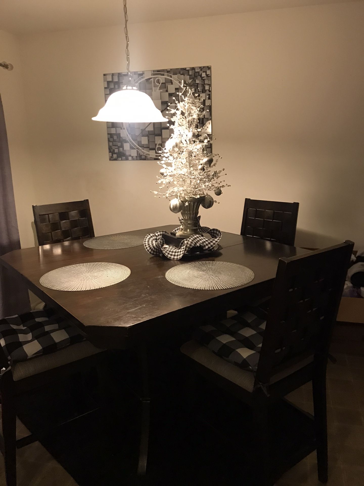 Table/chairs