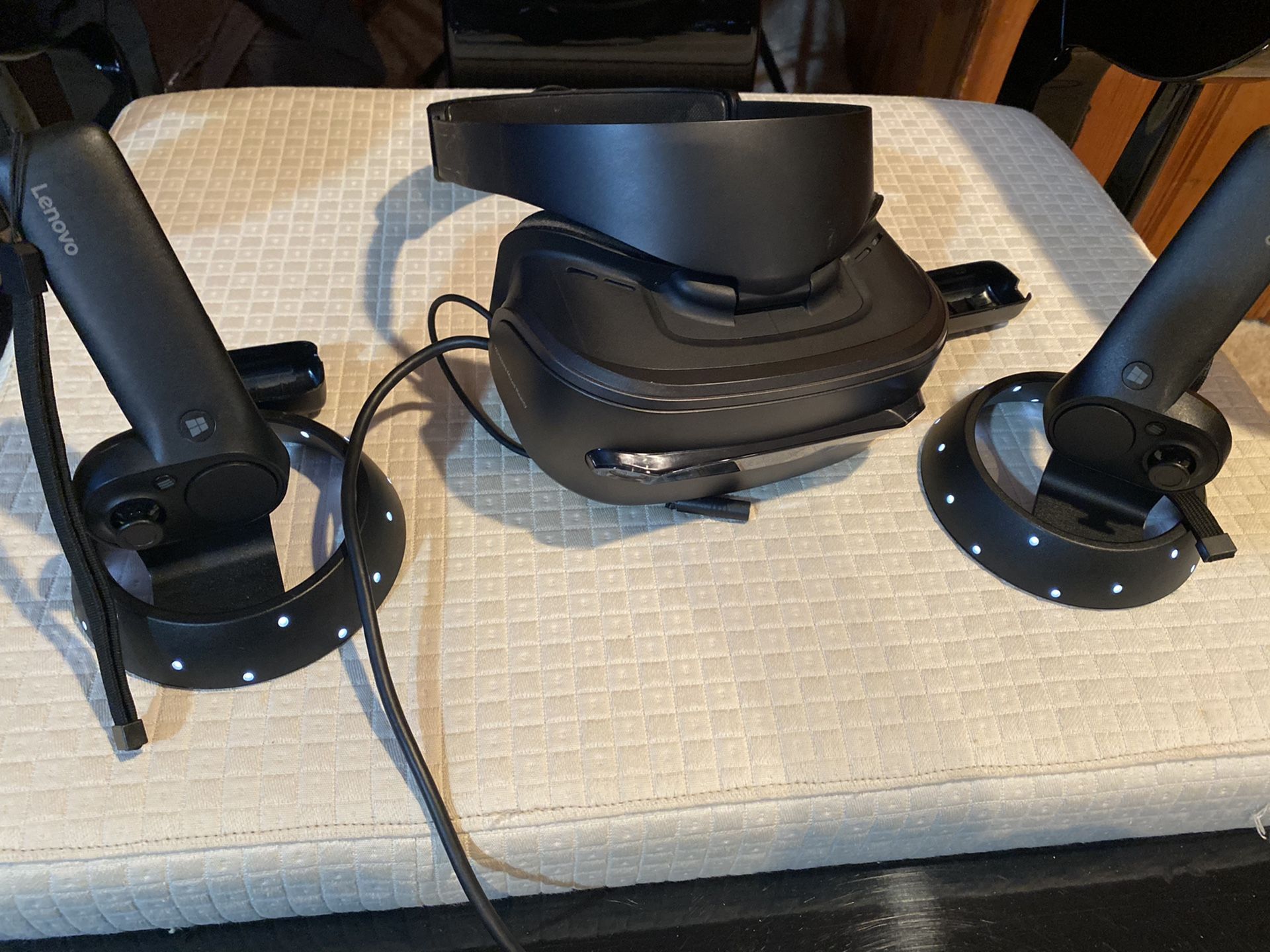 Lenovo VR windows mixed reality VR headset and controllers