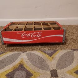 1979 - 24 bottle Coca Cola glass bottle shipping case