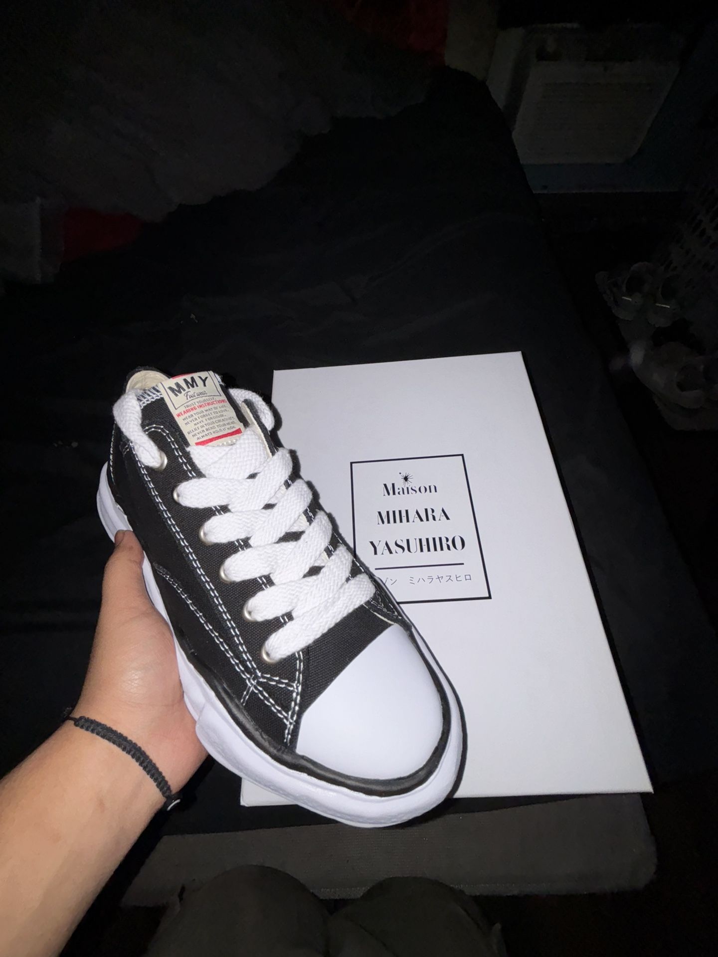 Maison Miharas Black Low