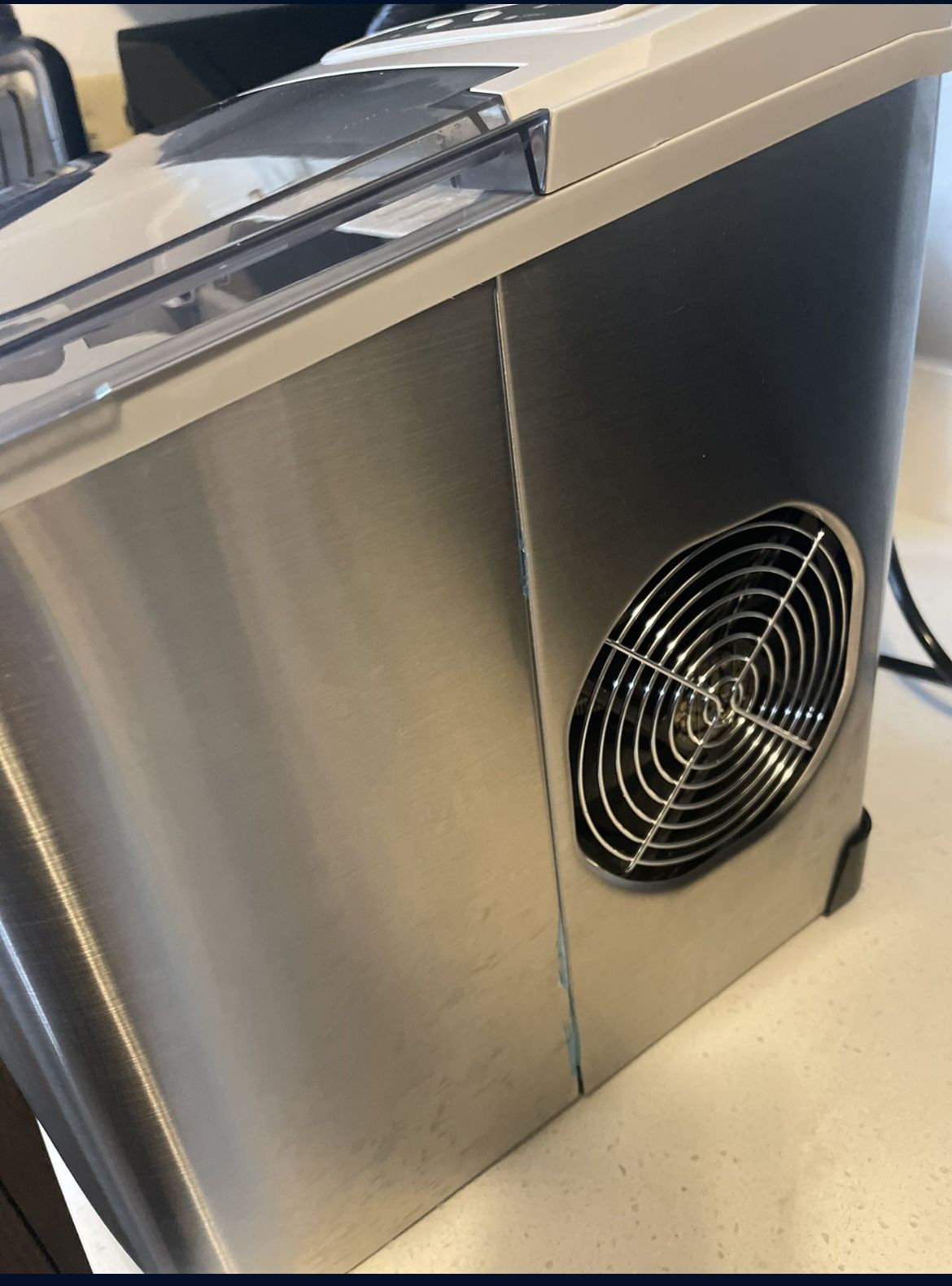Frigidaire Portable Self Cleaning Ice Maker for Sale in Auburn, WA