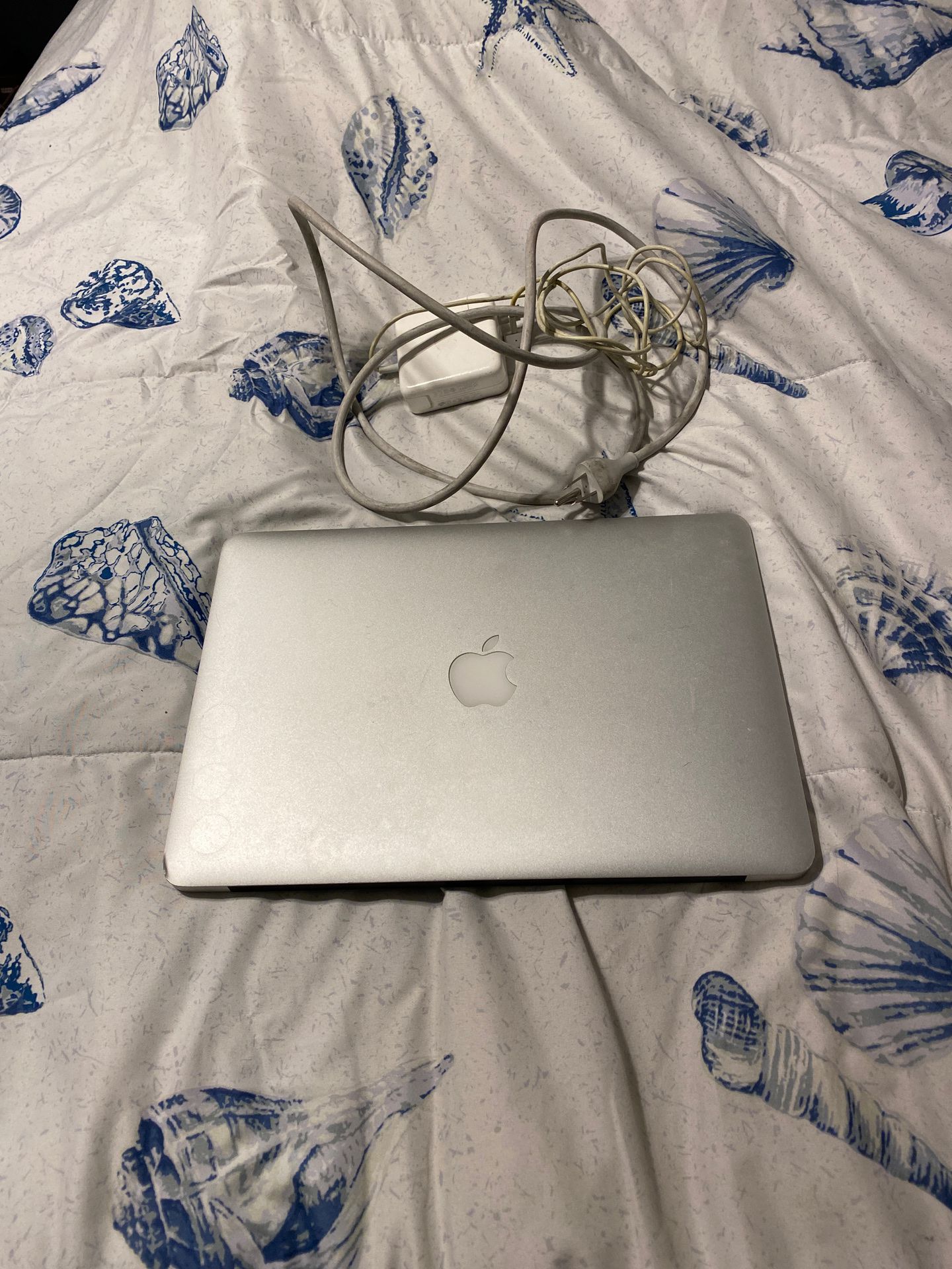 Apple computer for parts, icloud and screen locked