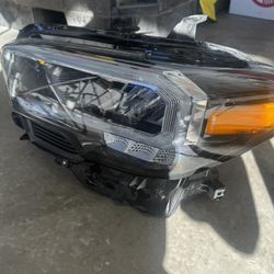 Headlight Toyota Tacoma 2023 