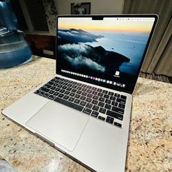 2022 MacBook Air M2 13” 