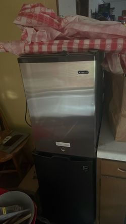 Mini Fridge, Mini Freezer.