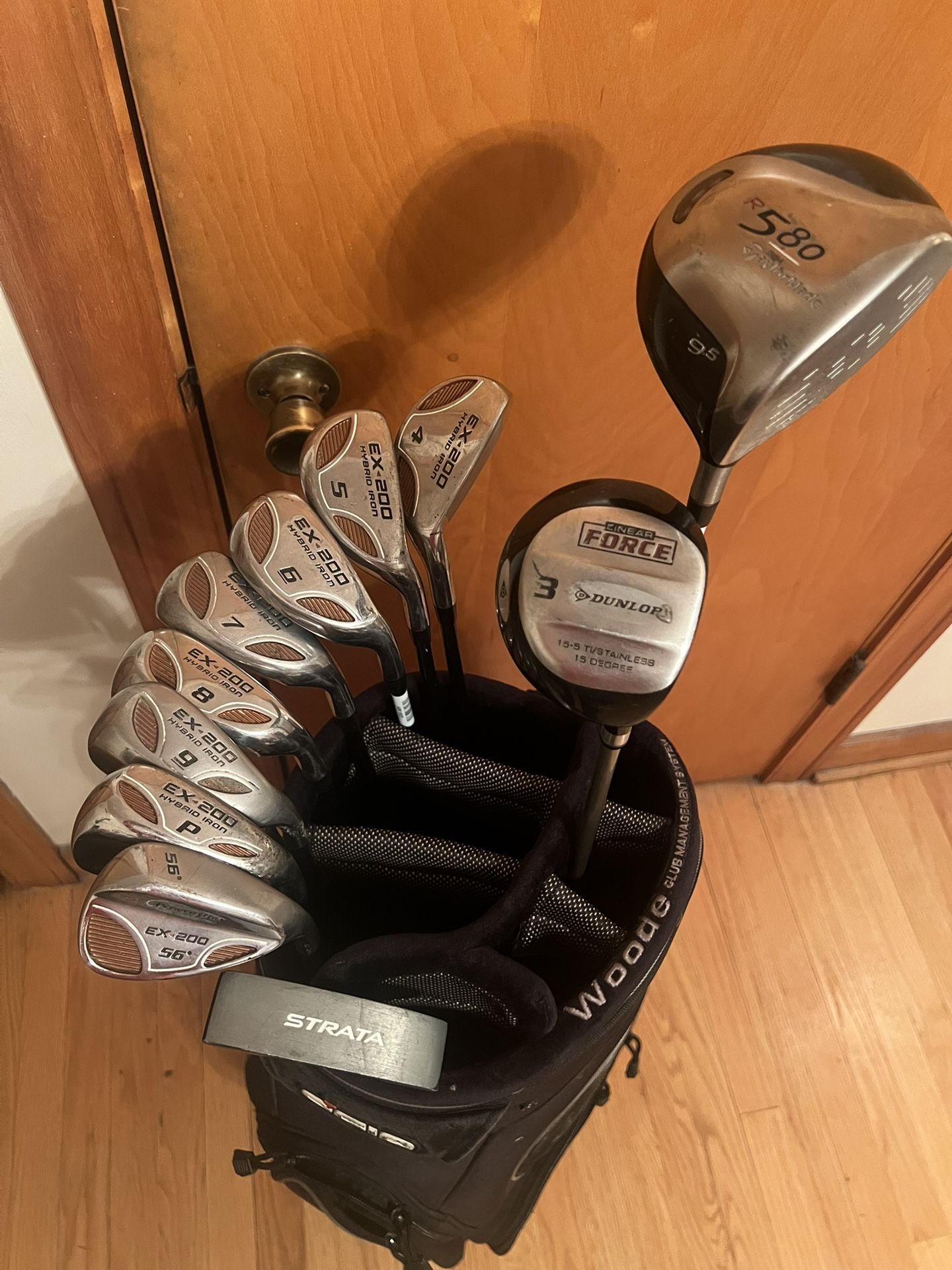 Complete set of men’s RH golf clubs/bag