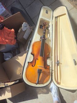 kids violin needs strings