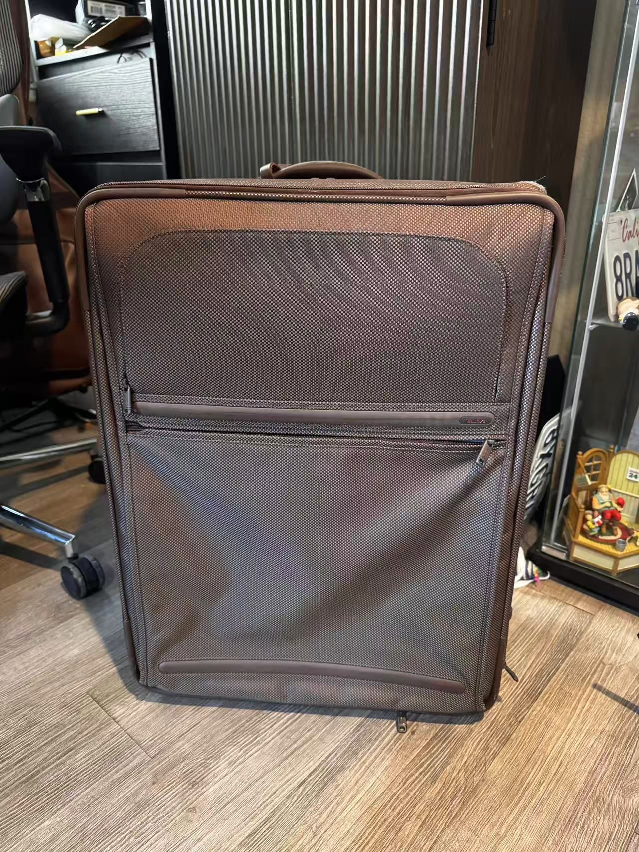 Tumi luggage Alpha 26