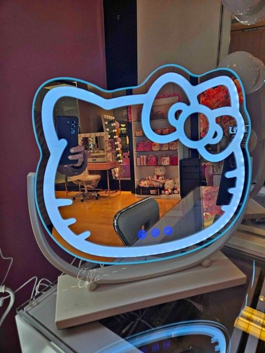 🍒Hello Kitty® Kawaii LED Makeup Mirror With Base