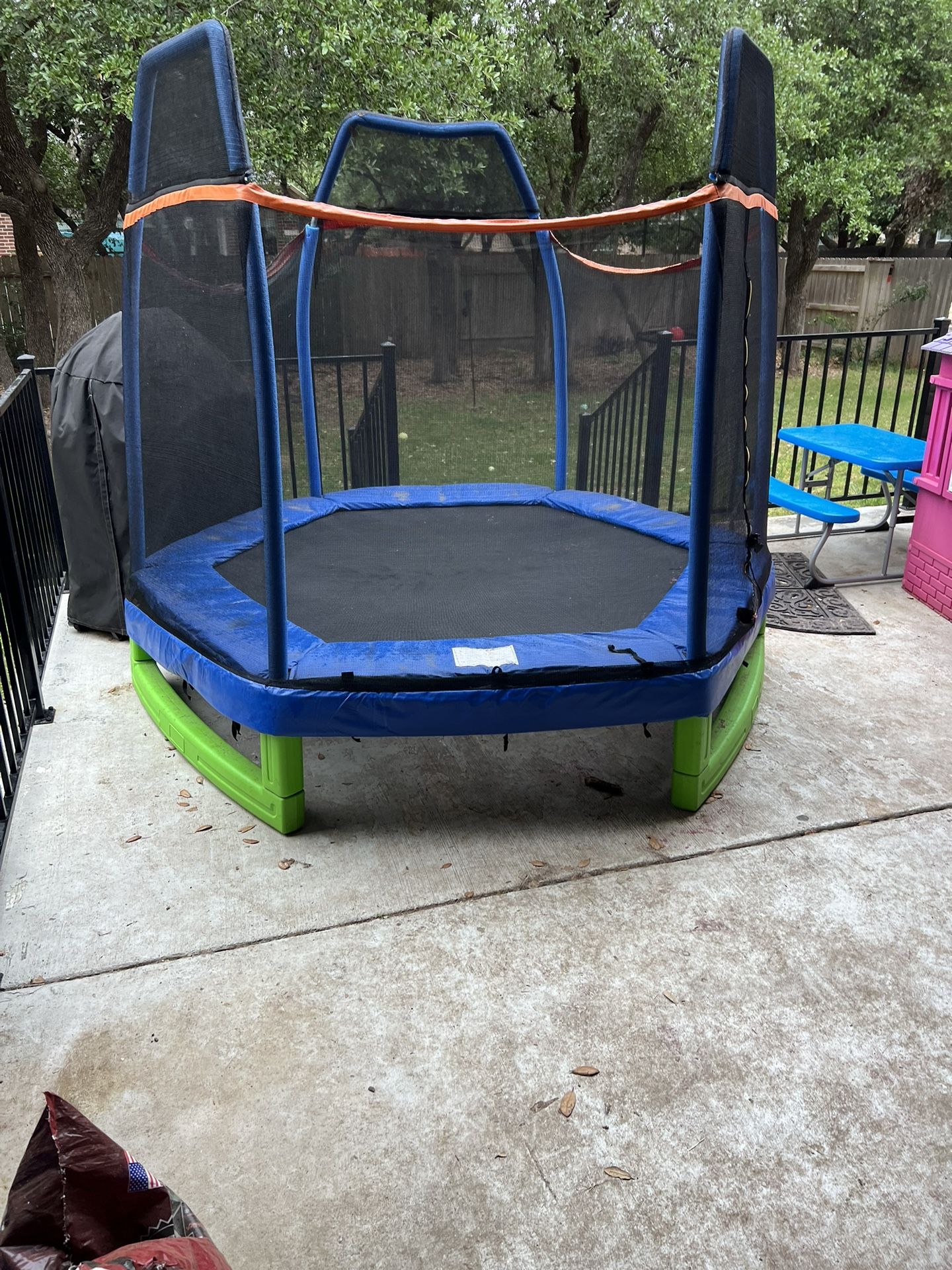 Free Trampoline 