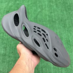 ADIDAS YEEZY FOAM RNR “CARBON” (Size 11, Men’s)