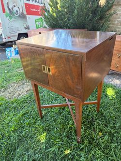 Mid-Century Modern VINTAGE RCA TELEVISION (does not work!))