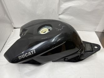 OEM Black Fuel Tank – Ducati 848 / 1098 / 1198 (2007–2013)