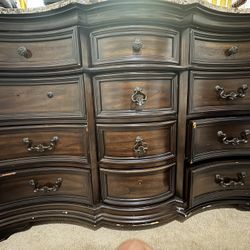 Dresser & 2 Chests
