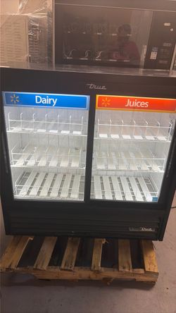 True GDM-41SL-48-HC-LD Commercial 2 Door Reach In Cooler . 115 Volts NICE UNIT