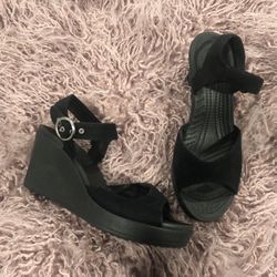 Crocs Henalie Wedge Size 8 W