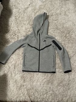 Grey Nike tech size M