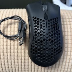 BENGOO KM-1 Wireless Gaming Mouse Honeycomb Shell 6 Button with Micro USB Cable