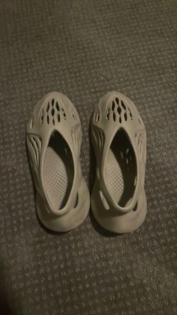 YZY FOAM RNNR size 11