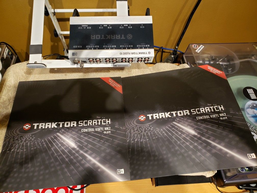 Traktor scratch- DJ equipment