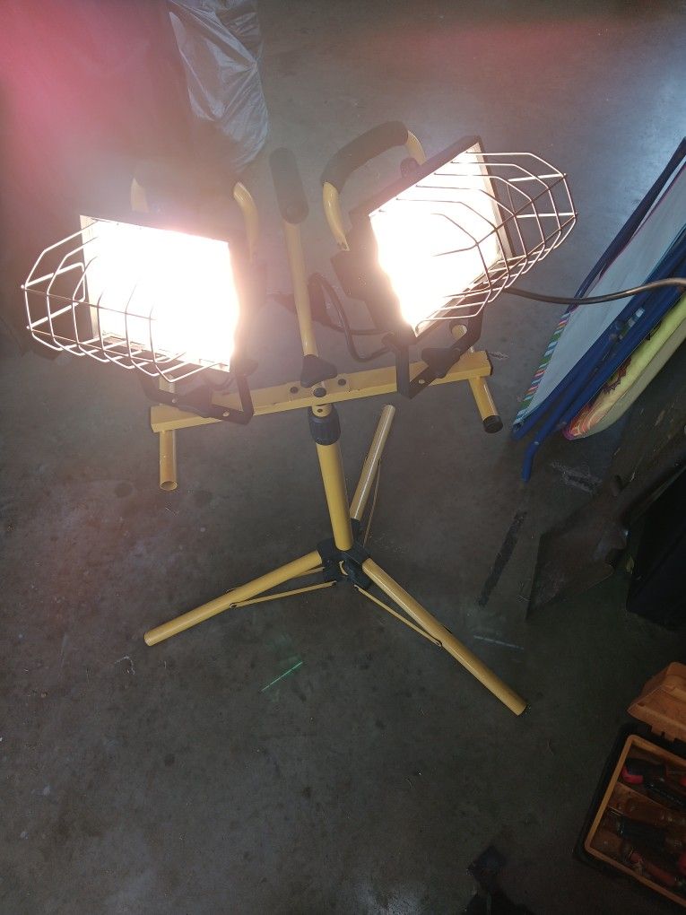 Dual Light - Halogen Tripod Stand